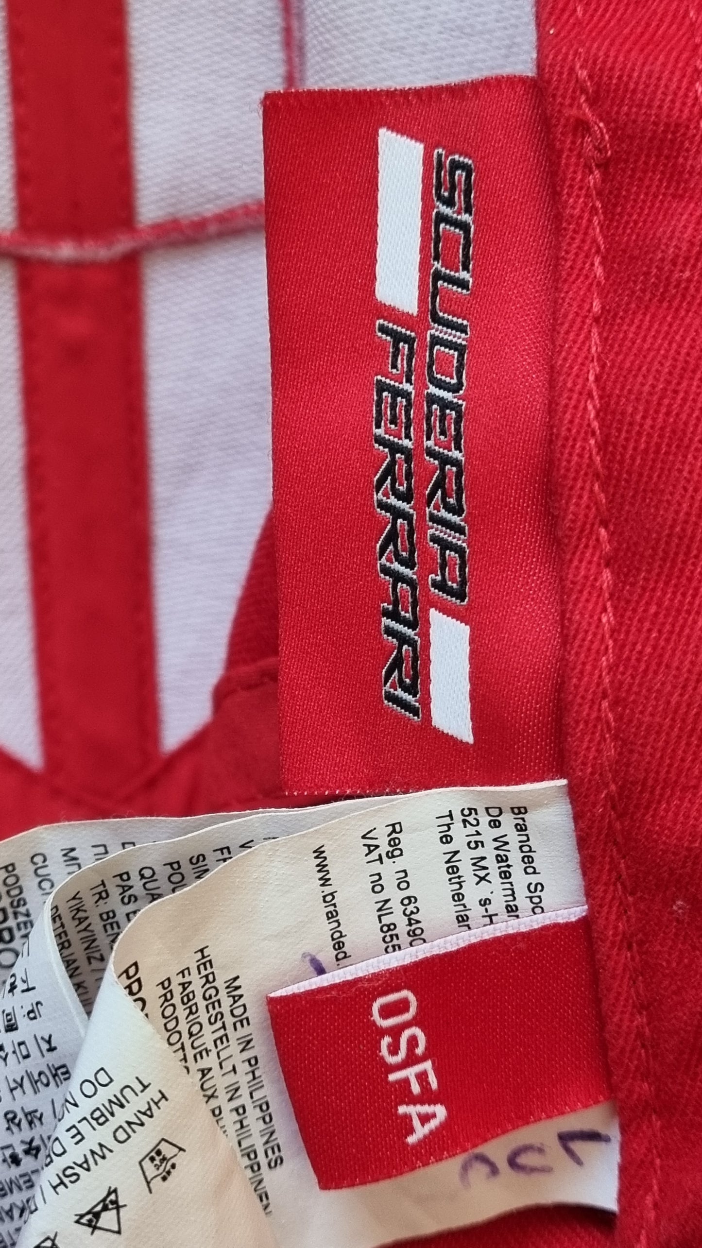 Niki Lauda – Hand-Signed Ferrari Cap with COA & Display Case